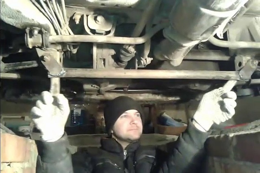 Распорка нижняя ВАЗ 2110 (для глухих)