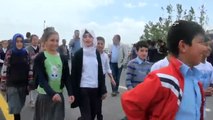 Yüksekova'da imam hatip öğrencileri miting alanlarına taşındı