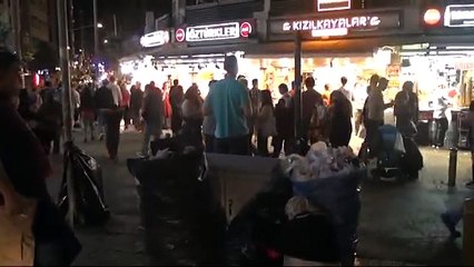 Download Video: Taksim’de çöpten ekmek toplayan kadın yürekleri burktu