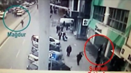 Otomobildeki çantanın çalınma anı kamerada