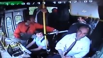 Otobüste şoföre dayak kameraya yansıdı