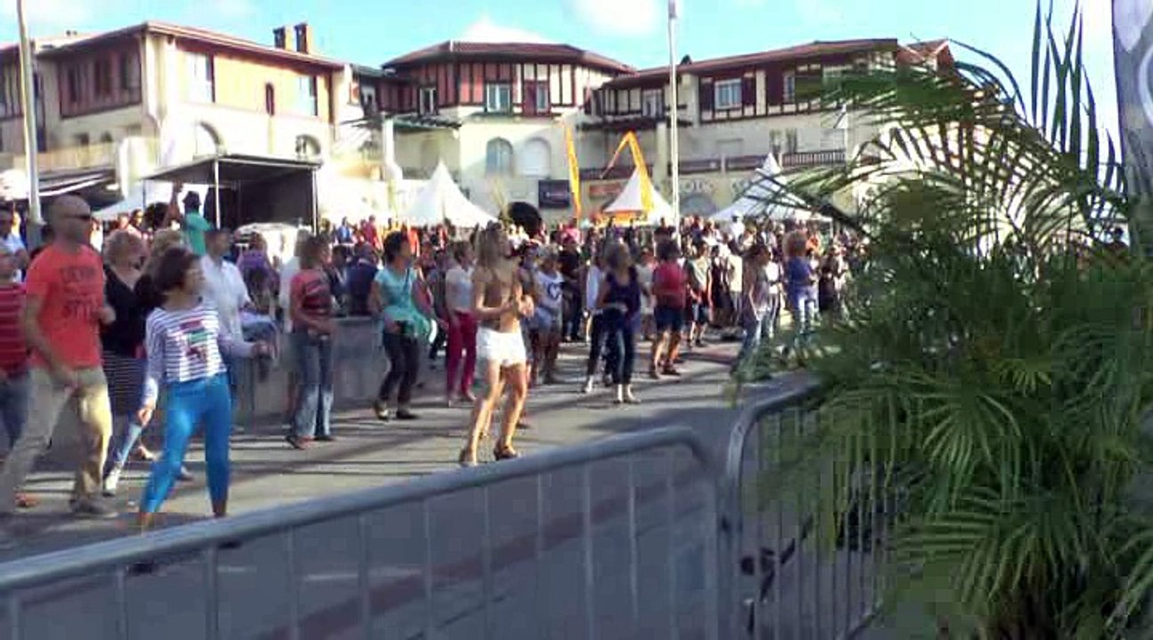 ÉTÉ 2015 - 4 SEPTEMBRE 2015 - LATINOSSEGOR - INITIATION À LA SALSA PLACE DES LANDAIS - I -