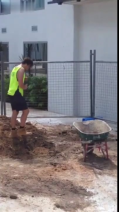 Lazy Australian Tradie Doesn\'t Want to Shovel Dirt into Wheelbarrow
