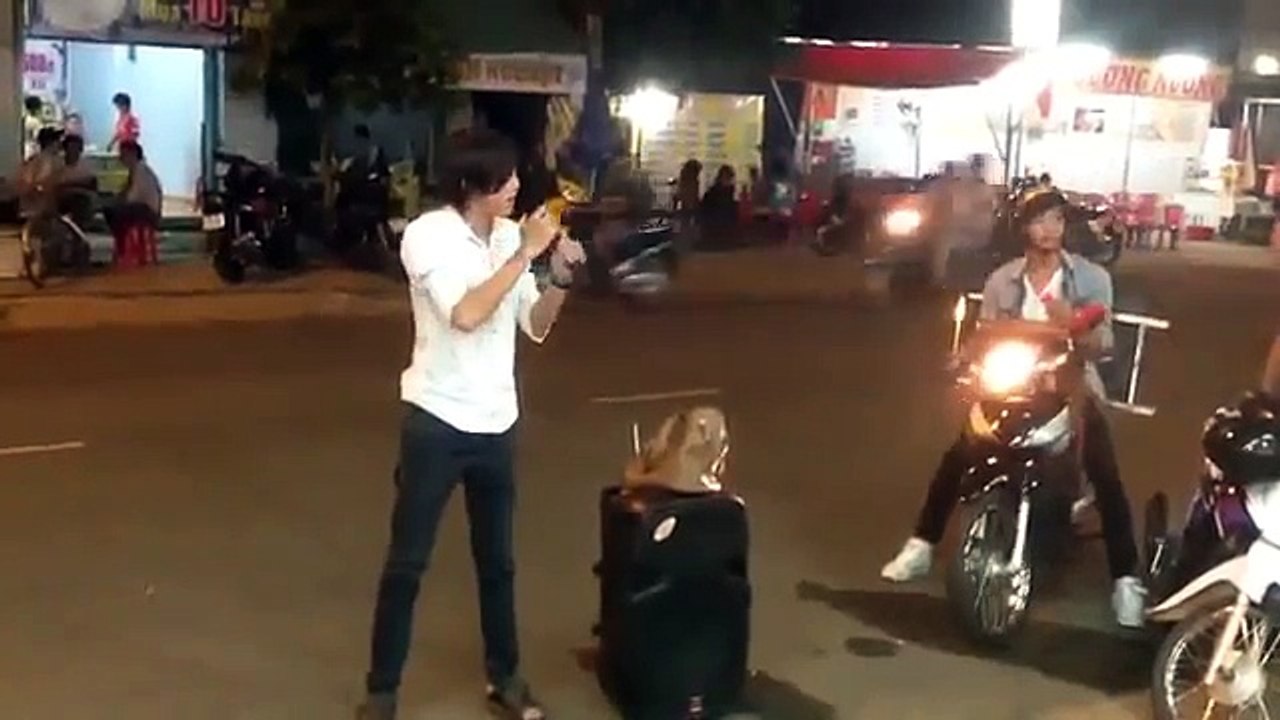 Về đâu mái tóc người thương - em trai Đan Nguyên hát rong
