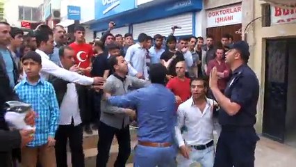 Şanlıurfa’da Suriyelilere ait iş yerleri taşlandı