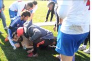 Yerde Fenalık Geçiren Futbolcu, Ambulansın Gelmesini Bekledi
