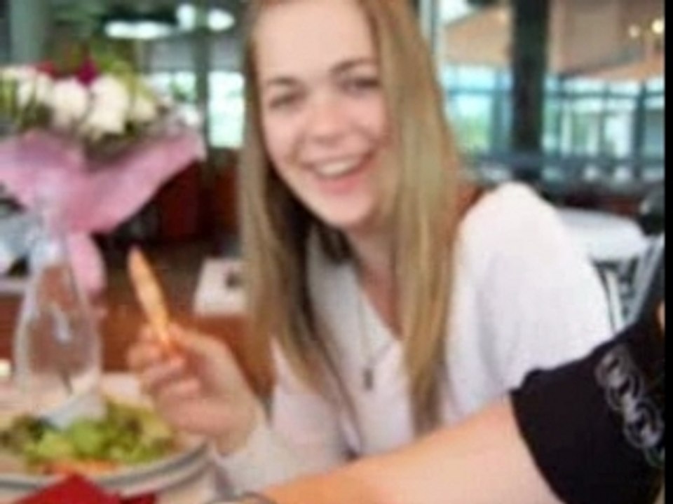 BLONDE AU RESTO