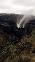 Fırtına Dediğin Böyle Olur! Şelaleden Akan Suları Evine Geri Gönderen Fırtına