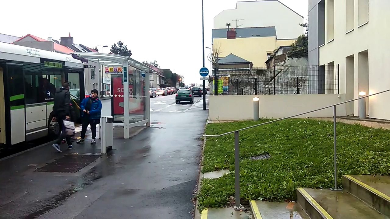 Véhicule qui refuse la priorité aux pompiers 44