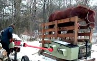 At Gücüyle Çalışan Odun Kesme Makinası