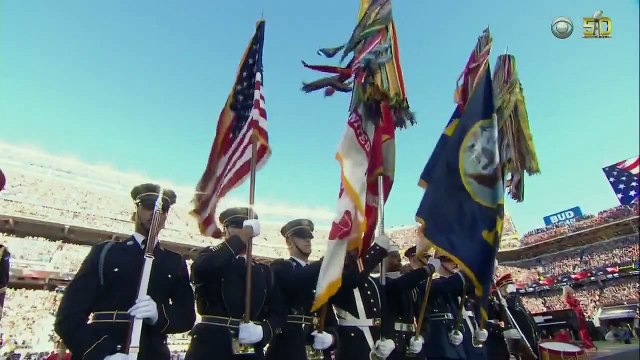 Lady Gaga chante l'hymne américain - Super Bowl 2016