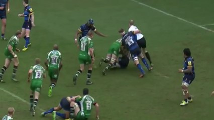 Premiership : L'arbitre Wayne Barnes balancé dans un ruck !