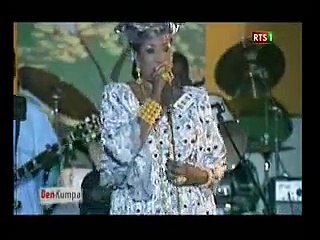 Vidéo: kiné lam parle de Dogo son époux, en versant des larmes…Regardez