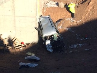 Otomobil Köprü İnşaatına Uçtu: 3 Ölü