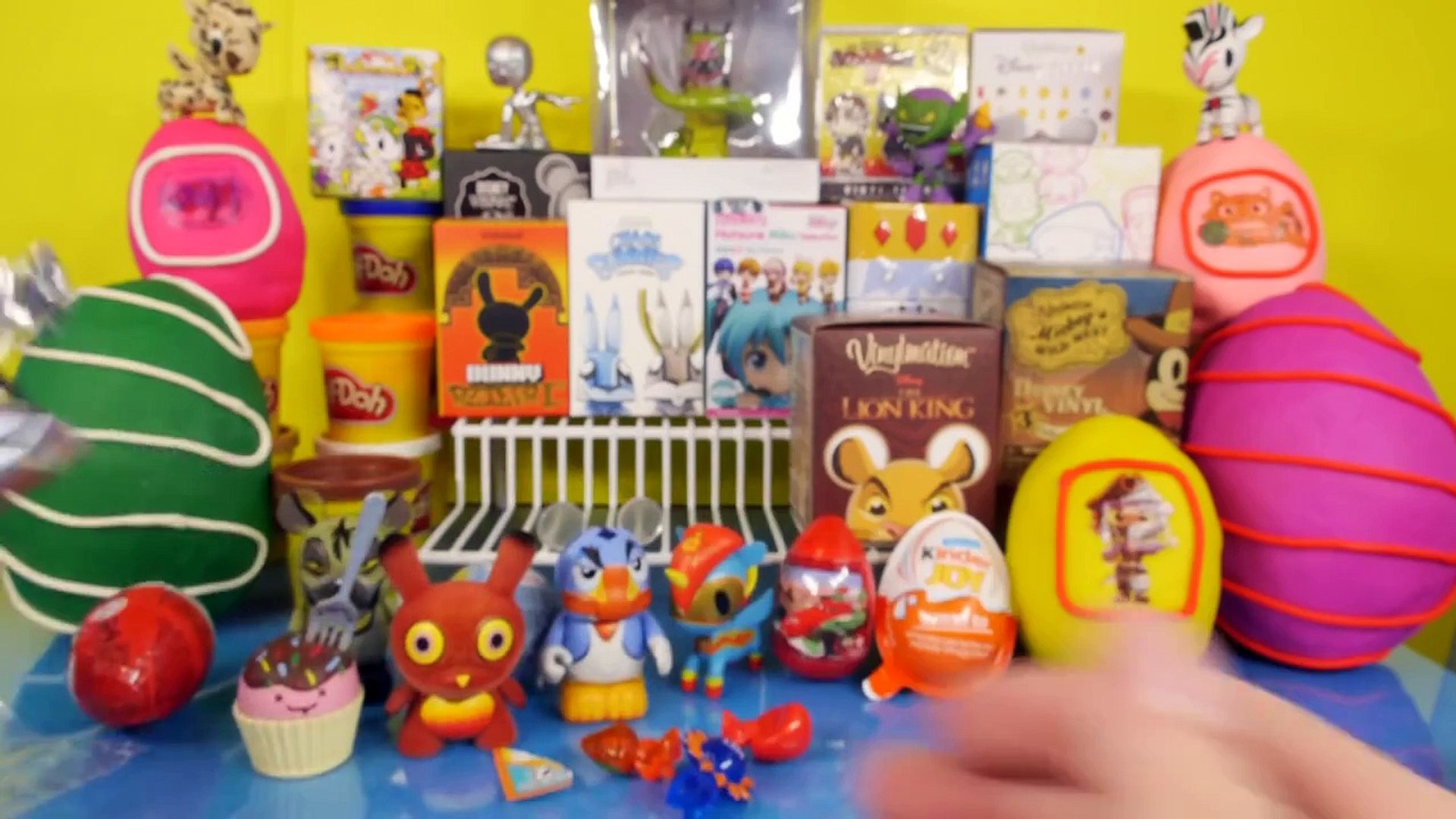 kinder surprise lion