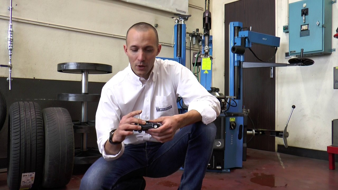 Pneum'Addict, la série : épisode 3 - "Changement d'une paire de pneus"