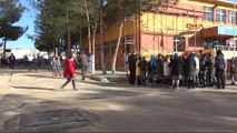 Kilis Roketin İsabet Etmesiyle 2 Kişinin Öldüğü Okulda Hüzünlü Açılış