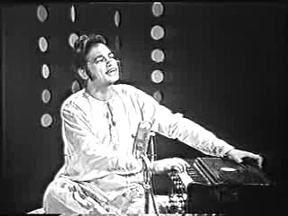 Aey Merey Piyare Watan by Ustad Amanat Ali Khan...
