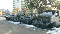 Un incendio calcina una decena de coches en Esplugues de Llobregat