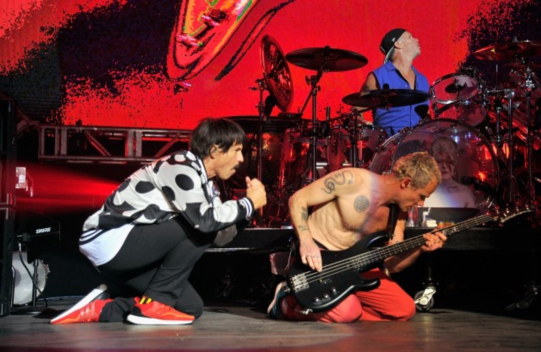 Red Hot Chili Peppers : Aeroplane - (Super Bowl Party 2016)