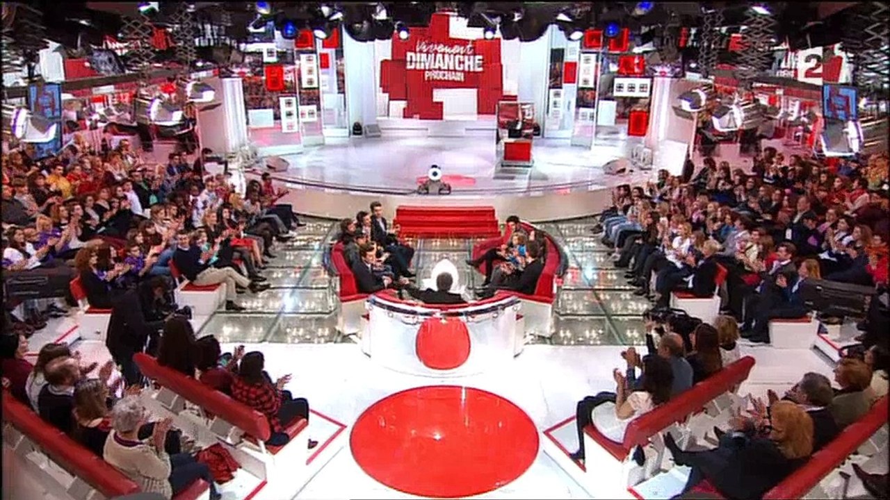 "Vivement dimanche prochain" remonté à la hache hier soir suite à l'absence de Laurent Delahousse - Regardez