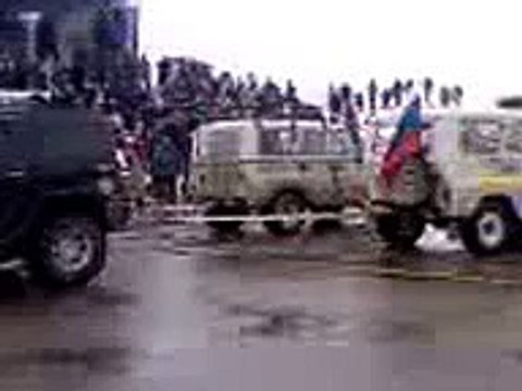 Автомобили, кто сильнее- Хаммер vs УАЗ (2 шт.)