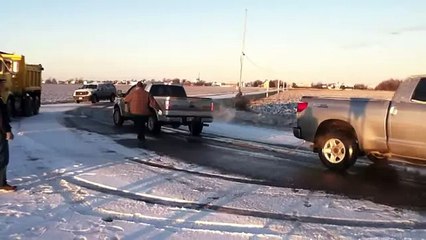 Автомобили, кто сильнее- Toyota Tundra vs Ford F-150