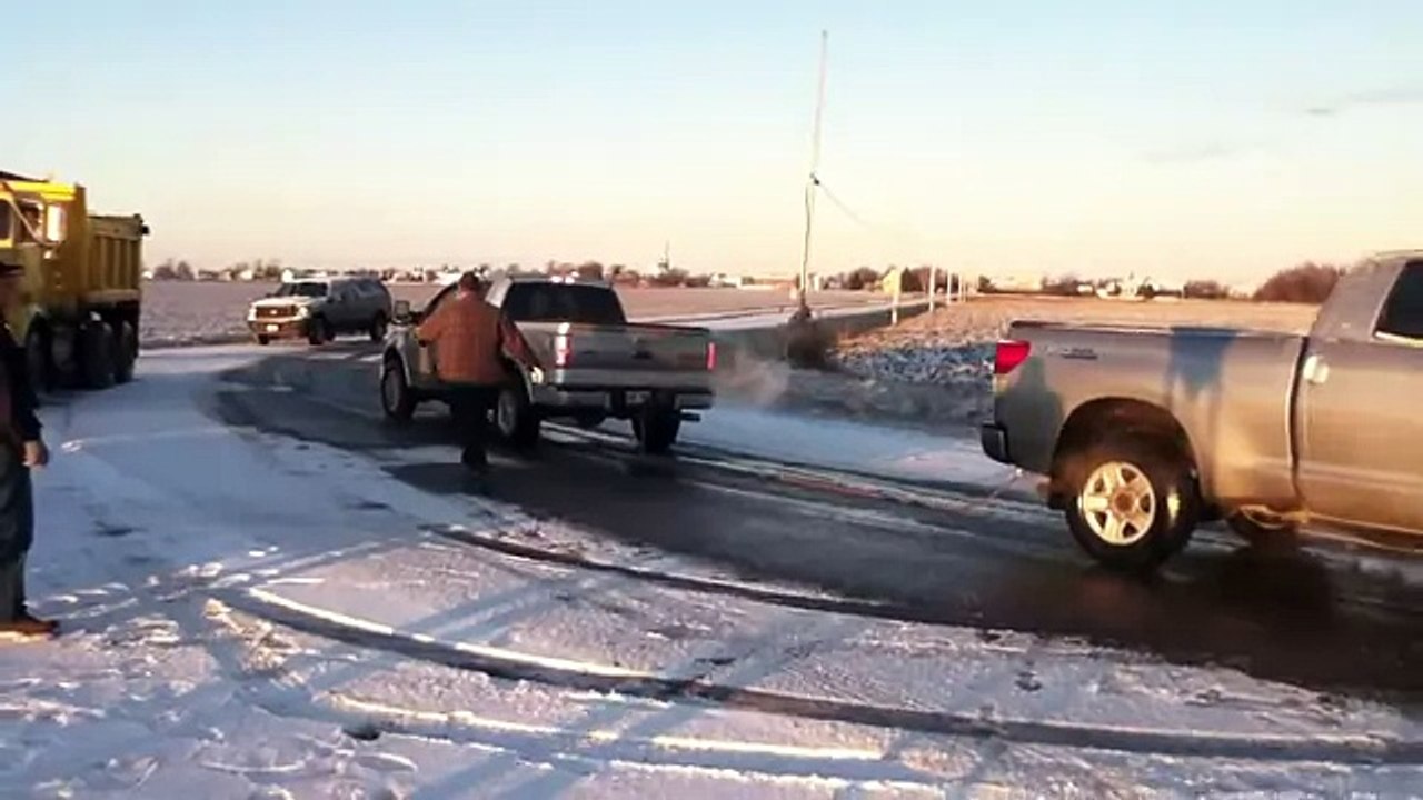 Автомобили, кто сильнее- Toyota Tundra vs Ford F-150