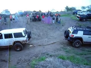 Автомобили, кто сильнее- Nissan Patrol 88 vs Toyota FJ Cruiser