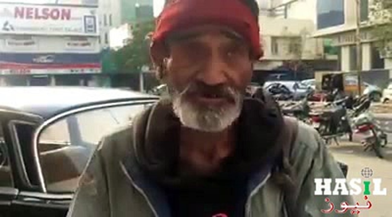 بابا جی کی انگلش دیکھتے ہی دیکھتے انٹرنیٹ پر وائرل ہو گئی۔۔۔بظاہر ان پڑھ نظر آنیوالے بابا جی کی انگلش سنیں۔