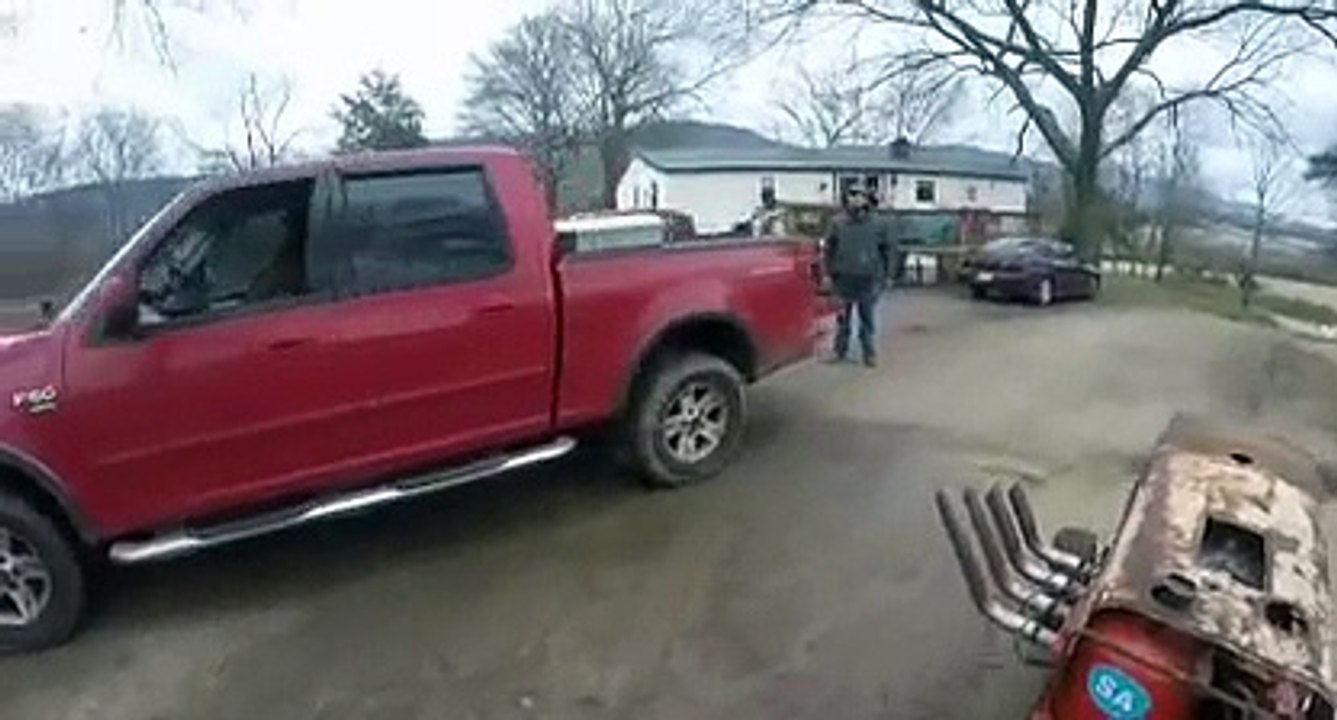 Une tondeuse à  gazon surgonflée