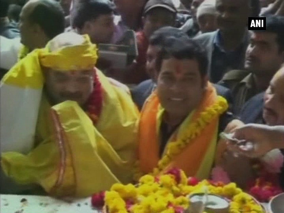 Shah offers prayers at Banke Bihari Temple