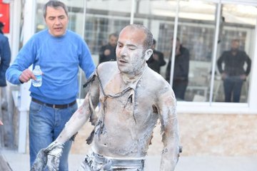 'Maddi zorluklar çekiyorum' diyerek kendini yaktı