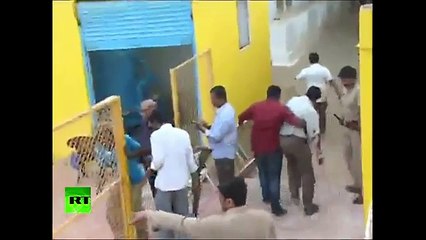 Leopard breaks into school in India, attacks 6