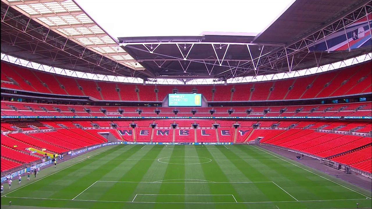 Learn 3 BASIC Freestyle Football Skills To Impress Your Friends - Futsal Street Soccer Tutorial!