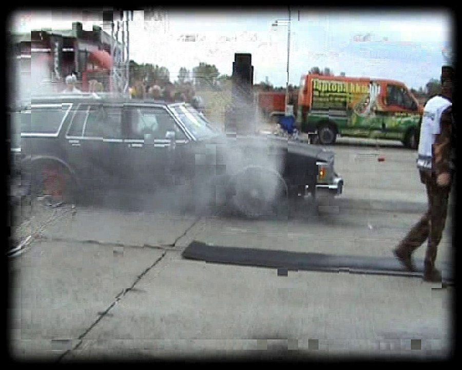 Chevy Camaro [11.8@117] Vs. Oldsmobile Custom Cruiser [1980] Drag Race