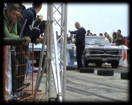 Chevy Caprice Coupe 8.2 V8 Vs. Pontiac GTO Drag Race