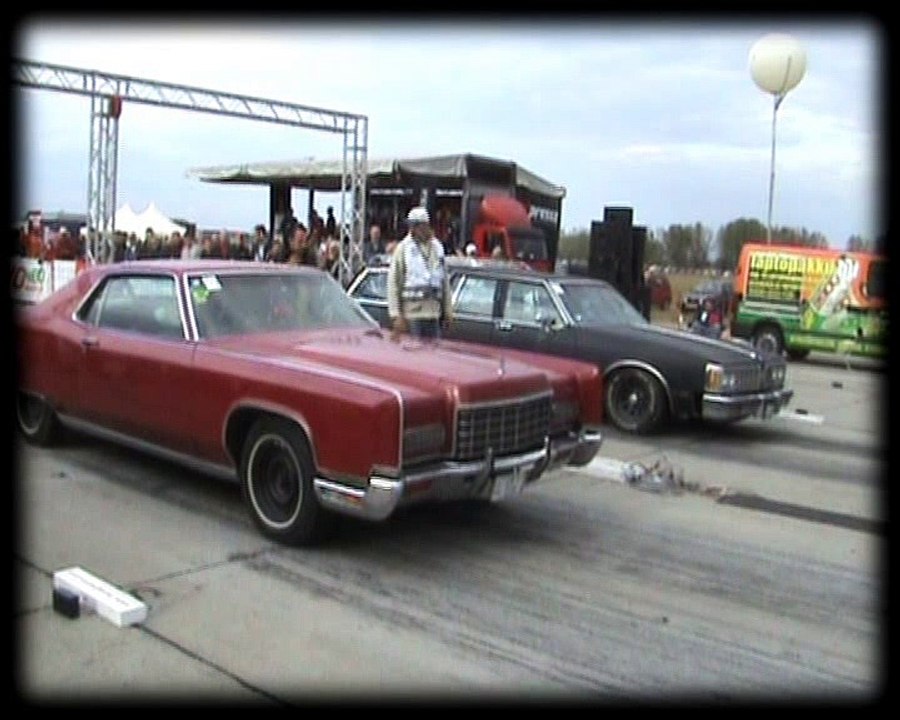 Lincoln Continental [1972] Vs. Oldsmobile Custom Cruiser [1980] Drag Race