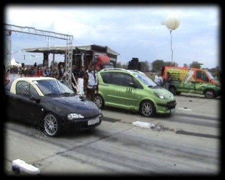 Opel Tigra Vs. Peugeot 1007 Drag Race