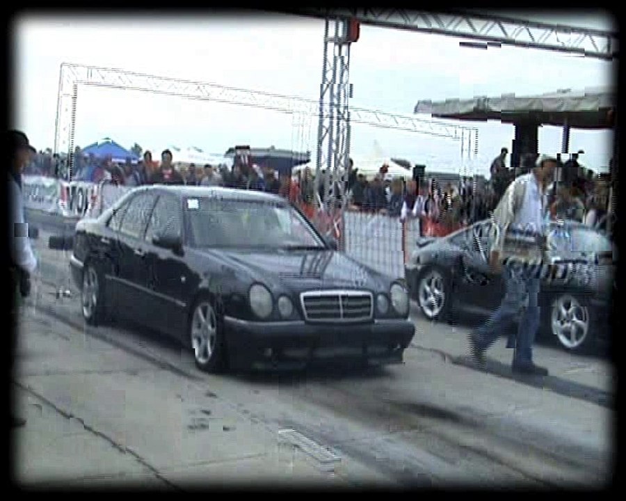 Porsche 996 Turbo Vs. Mercedes E55 AMG Drag Race