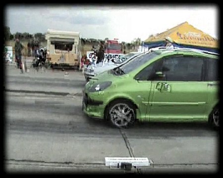 Seat Toledo Vs. Peugeot 1007 Drag Race
