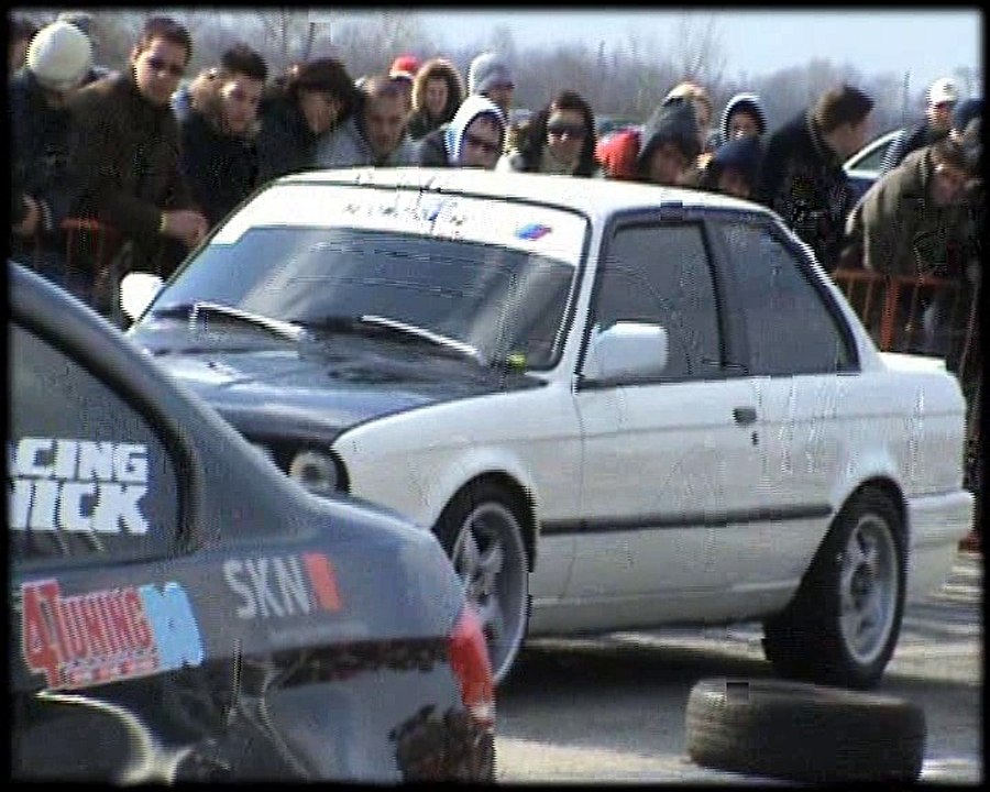 BMW E30 [M5] Vs. BMW E92 M3 Drag Race