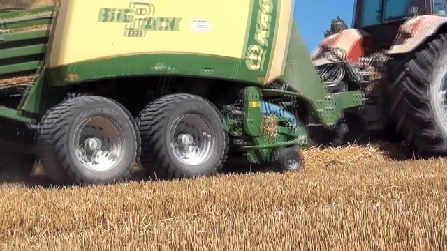CASE CVX 195 et Krone big pack 1270 au pressage de la paille en 2012