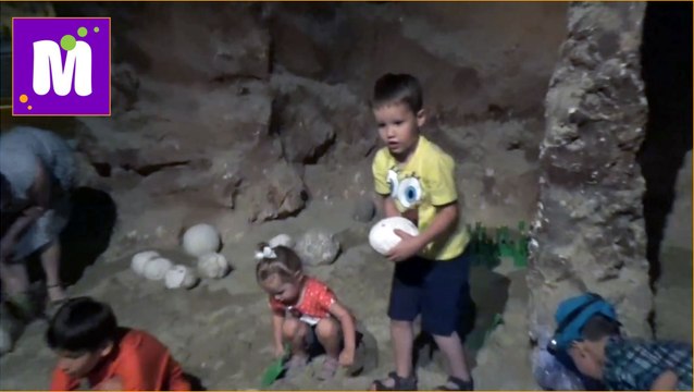 6 Стамбул Турция Мистер Макс и Мисс Кейти идем в парк динозавров видео чемодан Микки Маус поиграем в лунном песке.