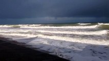 La tempête crée des creux de plusieurs mètres à Bernières-sur-Mer