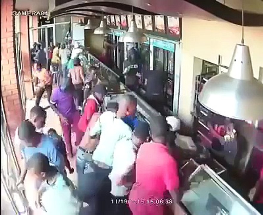Полный беспредел, ограбление магазина, жесть!