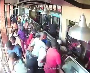 Полный беспредел, ограбление магазина, жесть!