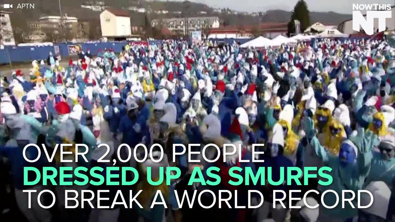 2,000 People Dress Up As Smurfs To Try & Break A World Record