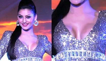 Urvashi Rautela Hot Cleavage Show At HTC Tech Fashion Show 2016