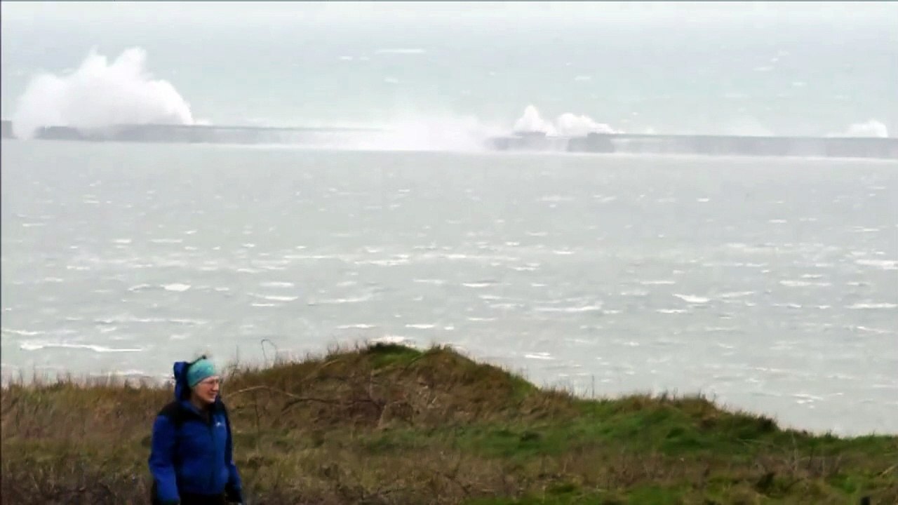 High winds buffet coast in Northern France